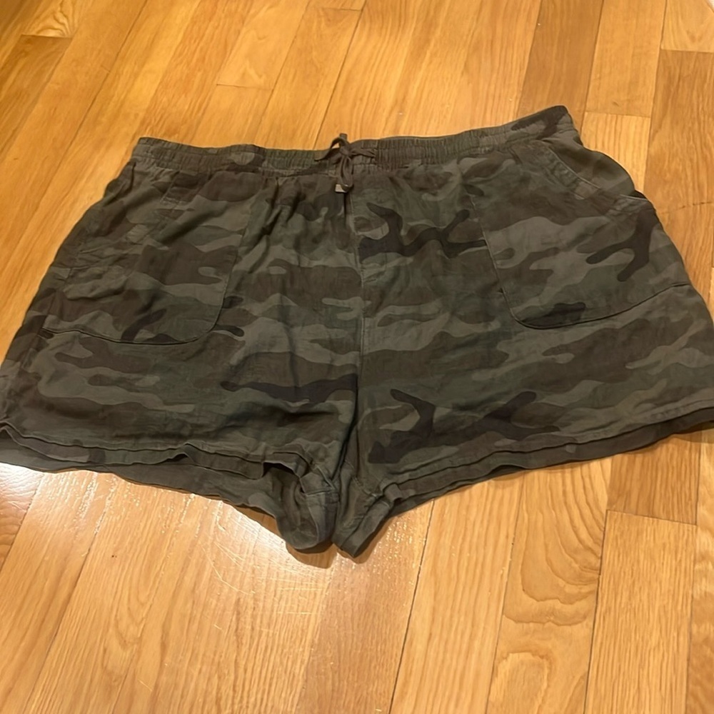 Time and tru womens plus size camouflage linen blend shorts size xxxl (20).  .
